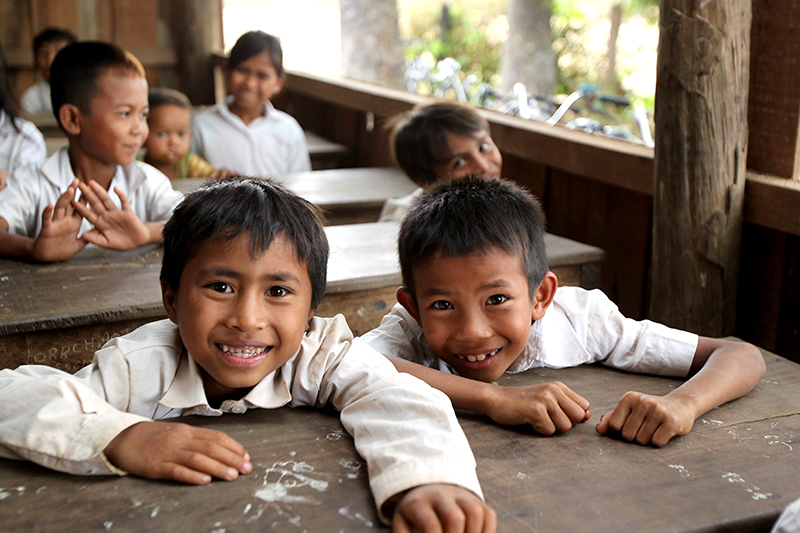 キンダーキッズチャリティー「カンボジアに学校を」